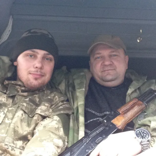 У зоні АТО шепетівські волонтери ледве втекли від обстрілів (фото) — фото 1