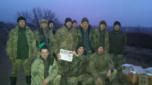 У зоні АТО шепетівські волонтери ледве втекли від обстрілів (фото) — фото 3