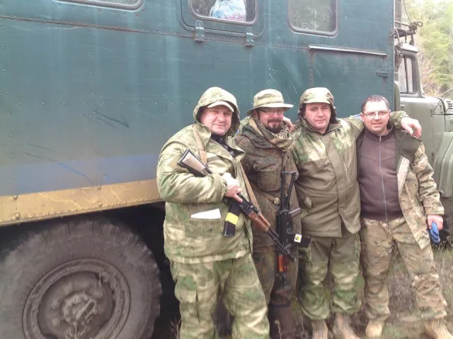 У зоні АТО шепетівські волонтери ледве втекли від обстрілів (фото) — фото 7