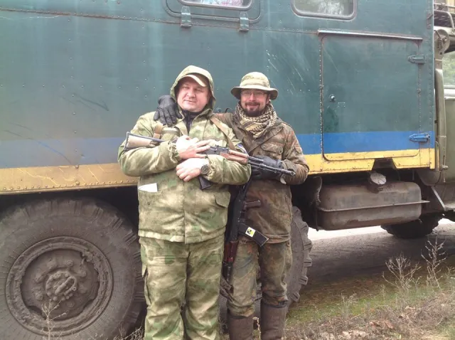 У зоні АТО шепетівські волонтери ледве втекли від обстрілів (фото) — фото 8