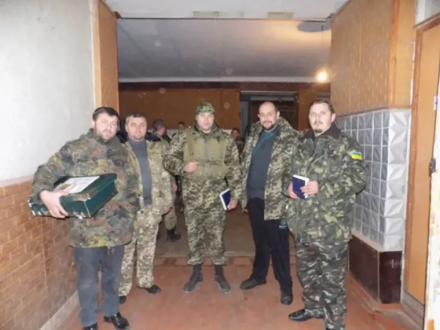 Подільські священнослужителі днями повернулися зі Сходу України, де навідували наших бійців (фото) — фото 1