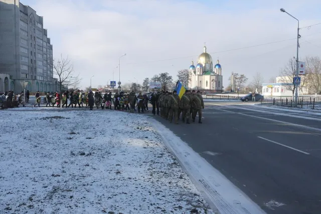У Нетішині провели в останню дорогу 27-річного айдарівця Назара Голюка (фото) — фото 2