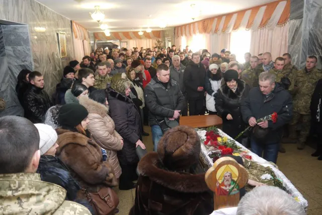 У Нетішині провели в останню дорогу 27-річного айдарівця Назара Голюка (фото) — фото 7