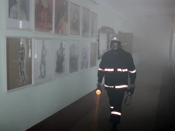 У Хмельницькому горів університет: вогнеборці врятували 15 людей (фото) — фото 3