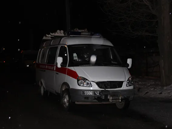 Вчора ввечері у Хмельницькому сталася комунальна аварія: роботи щодо заміни пошкодження ще тривають (фото) — фото 3