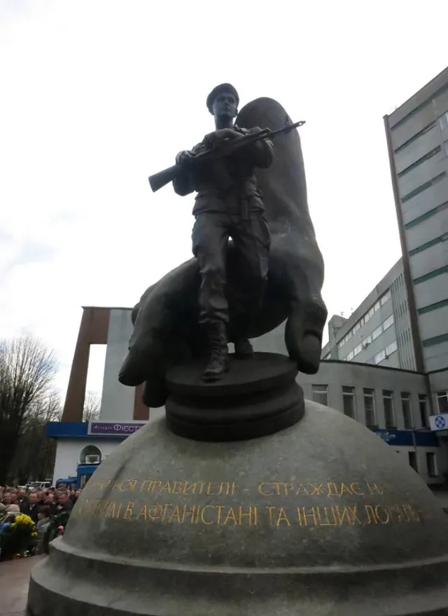 Сьогодні хмельничани вшанували пам'ять воїнів-афганців — фото 6
