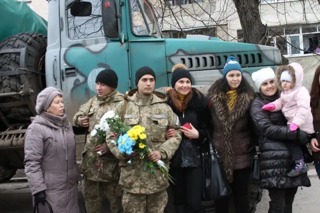 Із зони АТО додому повернувся 21 військовий із Центру розмінування — фото 4