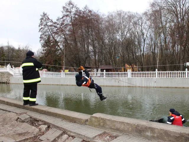 У Хмельницькому рятували людей від паводку — фото 4