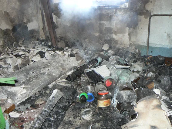 У Хмельницькому горів технічний поверх однієї із багатоповерхівок — фото 1