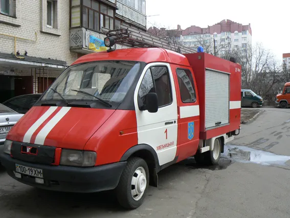 У Хмельницькому горів технічний поверх однієї із багатоповерхівок — фото 2