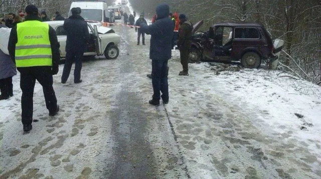 Біля села Стуфчинці зіткнулися два автомобілі - одна людина загинула — фото 1