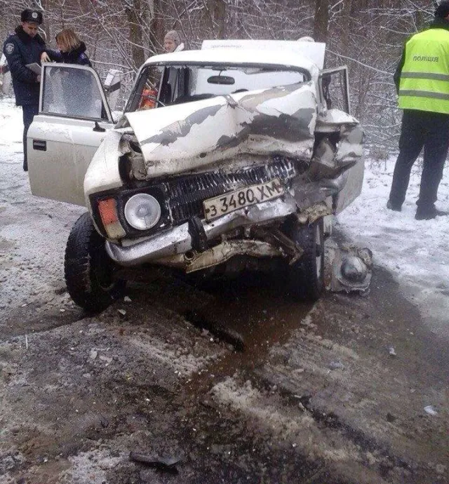 Біля села Стуфчинці зіткнулися два автомобілі - одна людина загинула — фото 2