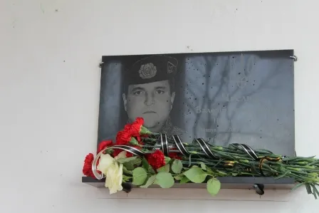 На Шепетівщині відкрили меморіальну дошку в пам'ять про бійця АТО Валерія Числюка — фото 1