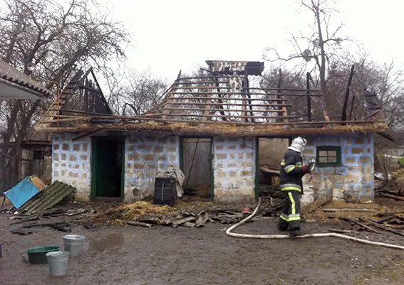 Підпал заради помсти - 55-річний чоловік спеціально підпалив майно своєї коханки — фото 2