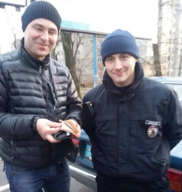 Поліцейські допомогли знайти чоловікові "вкрадений" гаманець із майже 30 тисячами гривень — фото 1