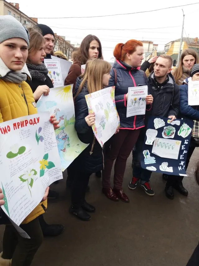 Кам'янецька поліція продовжує боротися із продавцями первоцвітів — фото 4