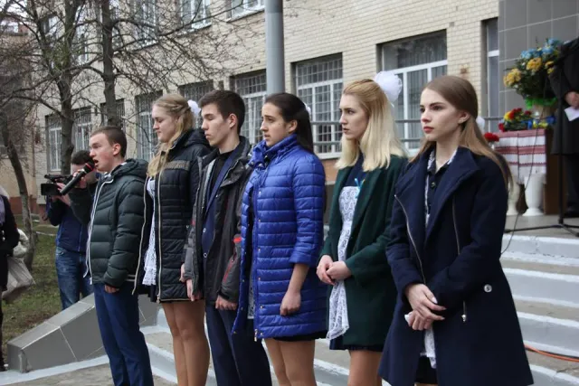 У Хмельницькому встановили меморіальну дошку загиблому в АТО правоохоронцю — фото 11