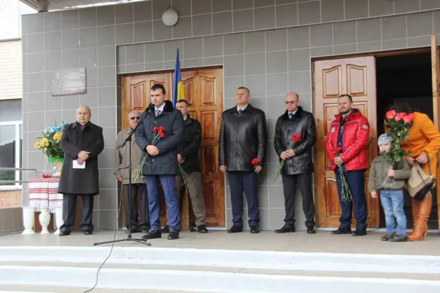 У Хмельницькому встановили меморіальну дошку загиблому в АТО правоохоронцю — фото 8