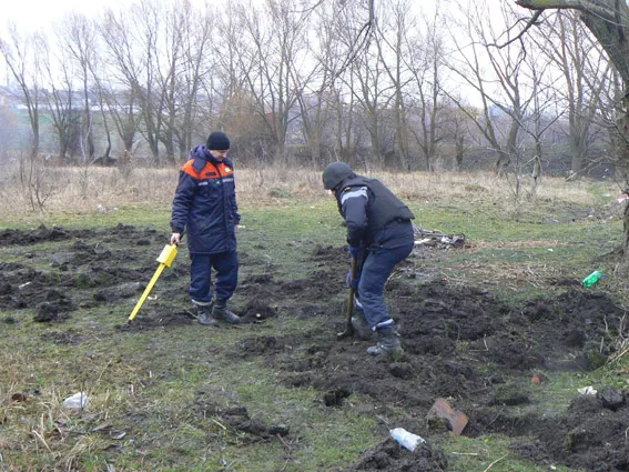У Хмельницькому рятувальники знешкодили 36 артилерійських снарядів часів Другої світової війни — фото 2