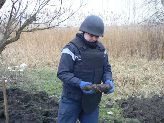 У Хмельницькому рятувальники знешкодили 36 артилерійських снарядів часів Другої світової війни — фото 3