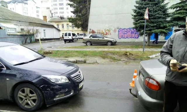 На Пилипчука зіткнулися два авто - ніхто не постраждав — фото 1
