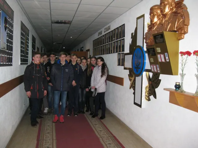Кам'янецькі школярі побували у Головному управлінні Національної поліції у Хмельницькій області — фото 2