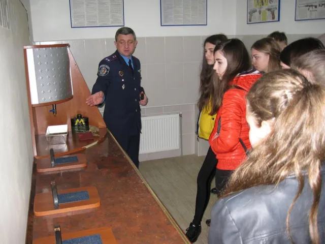 Кам'янецькі школярі побували у Головному управлінні Національної поліції у Хмельницькій області — фото 4