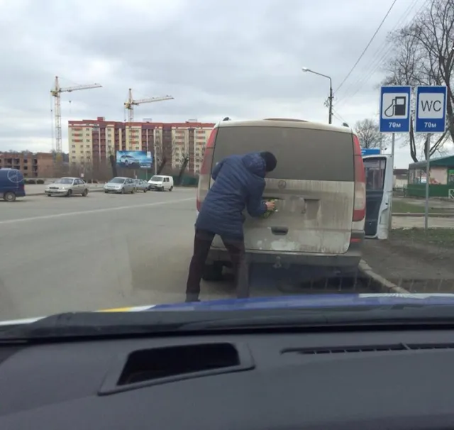 Або чисті номерні знаки на автівці – або адміністративна відповідальність — фото 1