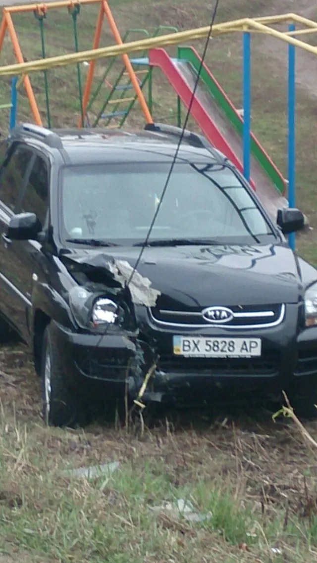У Хмельницькому п'яна жінка-водій вчинила аварію, а її чоловік «АТОшник» хотів все «порішати» — фото 2