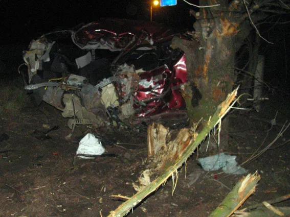 На Хмельниччині водій намагався втекти від поліції, але потрапив в аварію: загинуло дві людини — фото 1