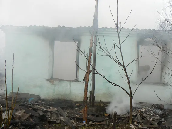 На Хмельниччині, через паління в ліжку виникла пожежа, під час якої загинула подружня пара — фото 1