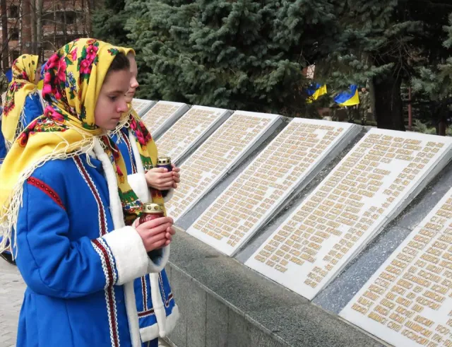 Сьогодні у обласному центрі вшанували пам'ять визволителів Хмельницького — фото 3