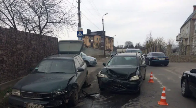 У Хмельницькому сталася ДТП - на щастя, ніхто не постраждав — фото 1