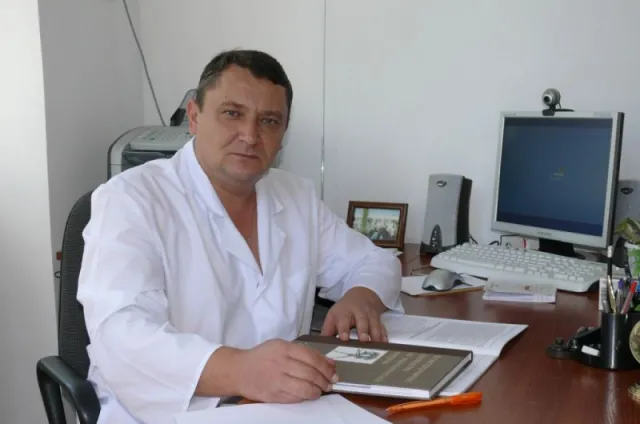 Самогубство у Шепетівці: застрелився завідуючий хірургічним відділенням місцевої лікарні. Володимира Горлюка провели в останню путь — фото 6