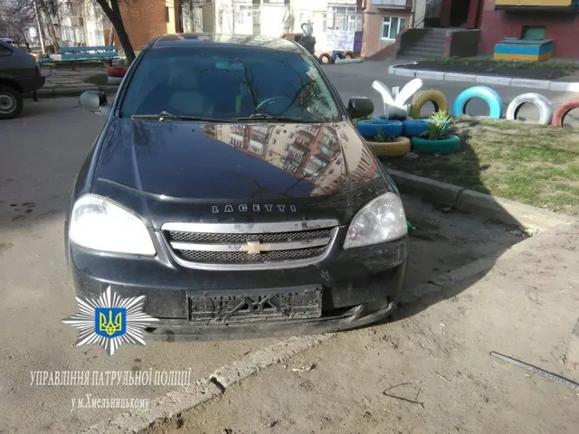 У Хмельницькому зловмисники крадуть номерні знаки, та залишають свій номер телефону, для викупу — фото 2