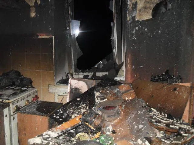 Під час ліквідації пожежі багатоповерхівки вогнеборці евакуйовано 7 мешканців — фото 1