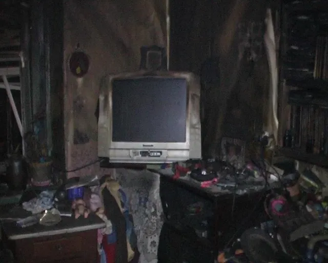 Під час ліквідації пожежі багатоповерхівки вогнеборці евакуйовано 7 мешканців — фото 2