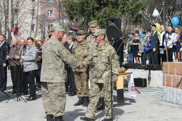 Військовослужбовці повернулись із зони АТО — фото 1