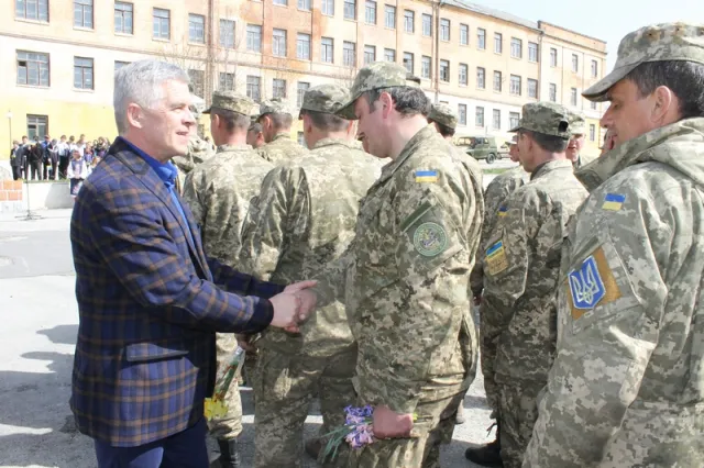 Військовослужбовці повернулись із зони АТО — фото 3