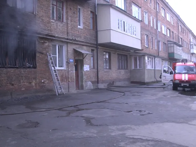 В Хмельницькому згоріла квартира в п'ятиповерховому житловому будинку — фото 3