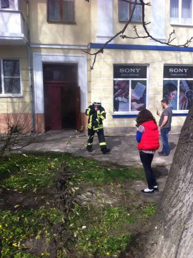В Хмельницькому згоріла квартира в п'ятиповерховому житловому будинку — фото 6