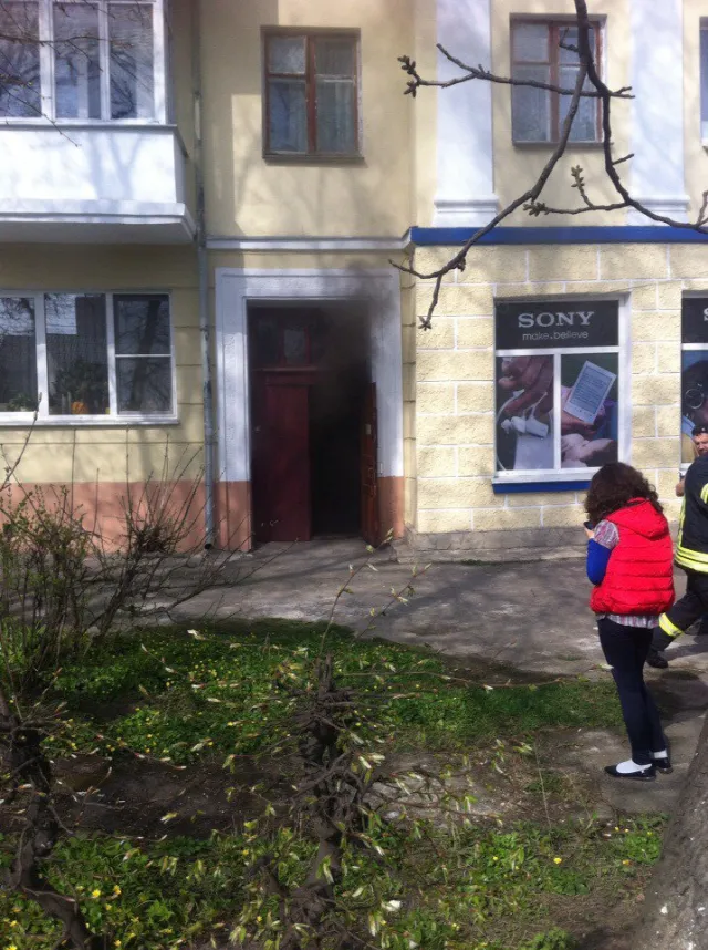 В Хмельницькому згоріла квартира в п'ятиповерховому житловому будинку — фото 7