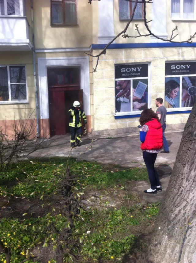 В Хмельницькому згоріла квартира в п'ятиповерховому житловому будинку — фото 9