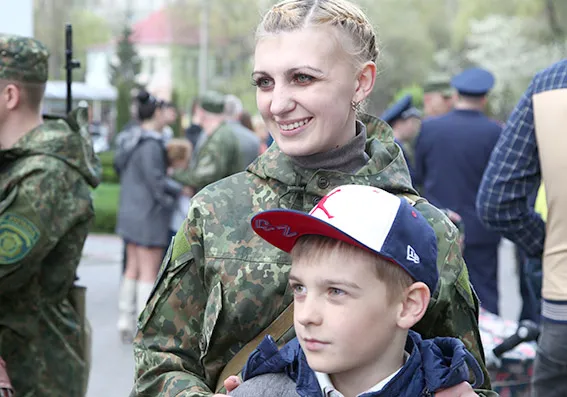 Хмельницькі богданівці відправились в зону АТО: серед них двоє дівчат — фото 2