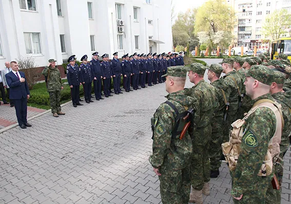 Хмельницькі богданівці відправились в зону АТО: серед них двоє дівчат — фото 11