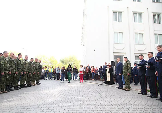 Хмельницькі богданівці відправились в зону АТО: серед них двоє дівчат — фото 15