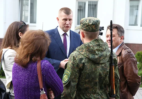 Хмельницькі богданівці відправились в зону АТО: серед них двоє дівчат — фото 4
