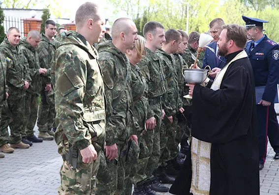 Хмельницькі богданівці відправились в зону АТО: серед них двоє дівчат — фото 6