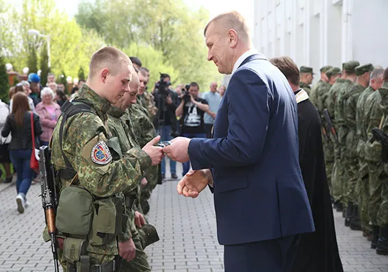 Хмельницькі богданівці відправились в зону АТО: серед них двоє дівчат — фото 9