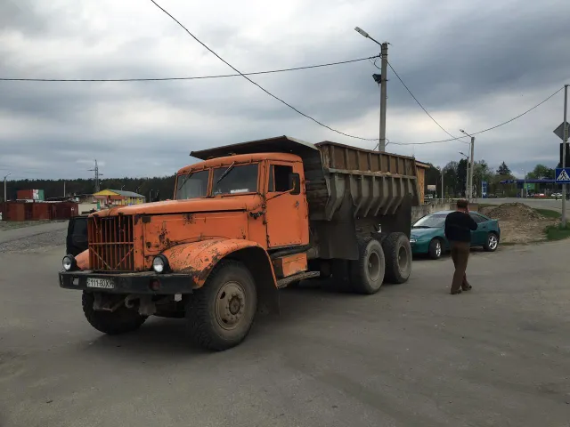 На Хмельниччині мітингувальники перекрили дорогу через незаконну газову заправку, яка працює біля їхніх будинків — фото 2